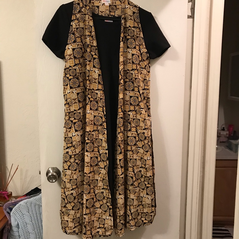 LuLaRoe Carly Sz S & Beautiful Joy Sz S Like New